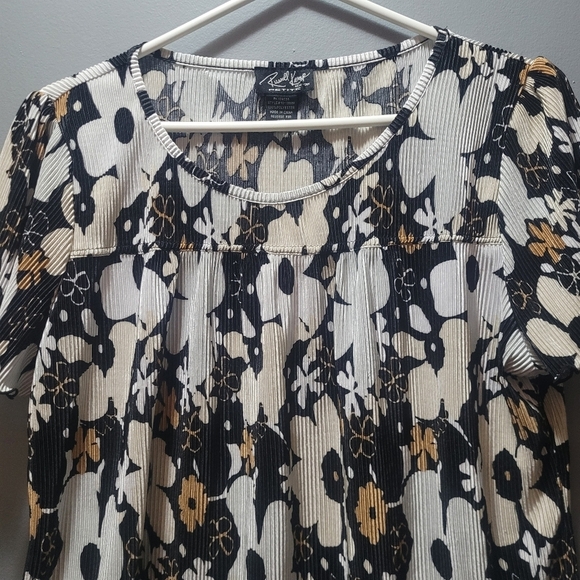 Russell Kemp Crinkled Fabric Short Sleeve Top - Picture 3 of 6